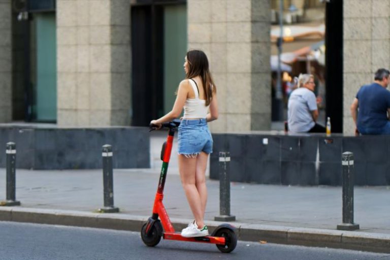 Patinetes Eléctricos para Desplazamientos Urbanos: Ventajas y Desventajas